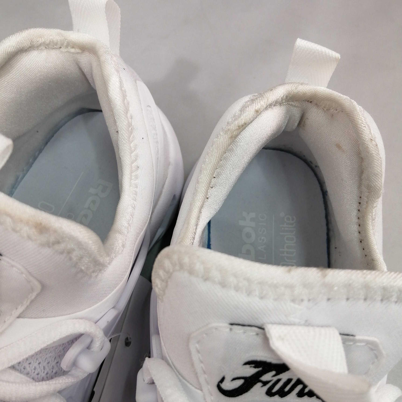 履き口、汚れあります。