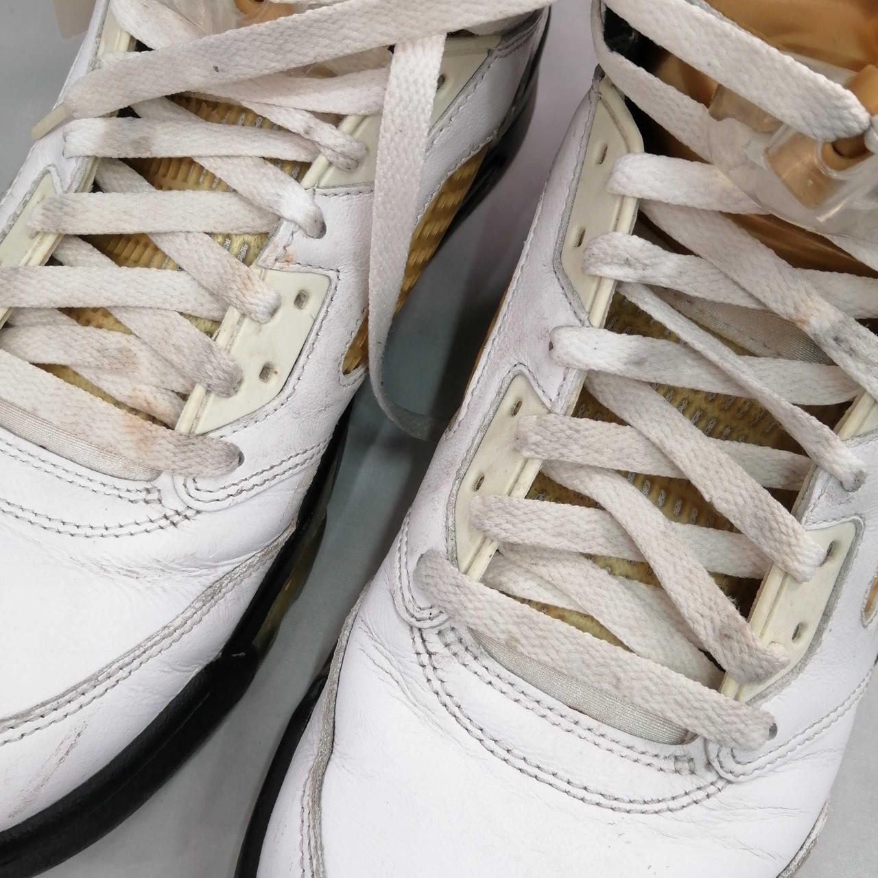 紐かなり汚れています。