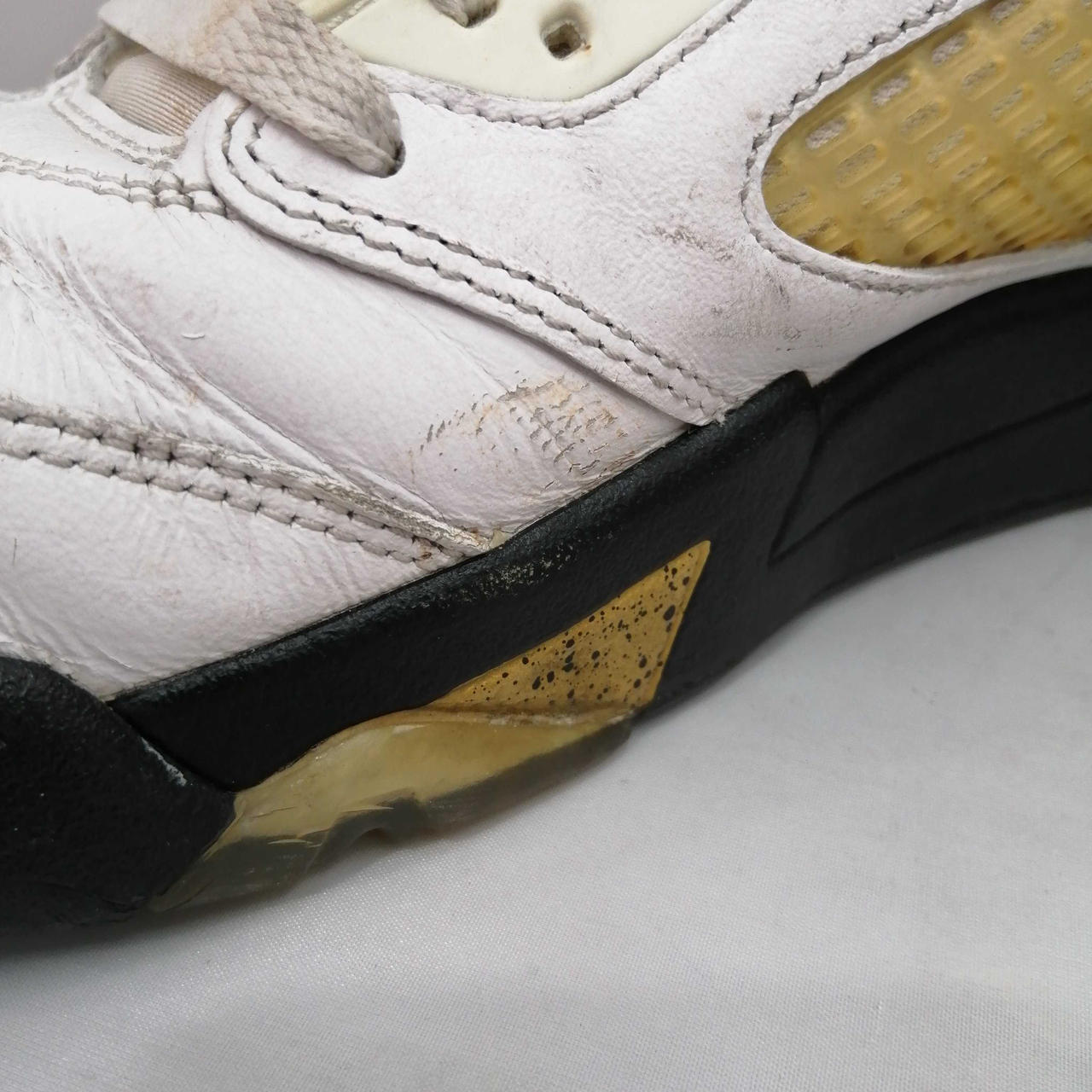 右足内側擦れあります。