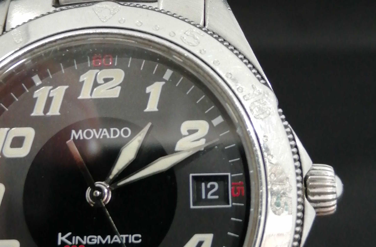 短針にサビのような汚れ有り