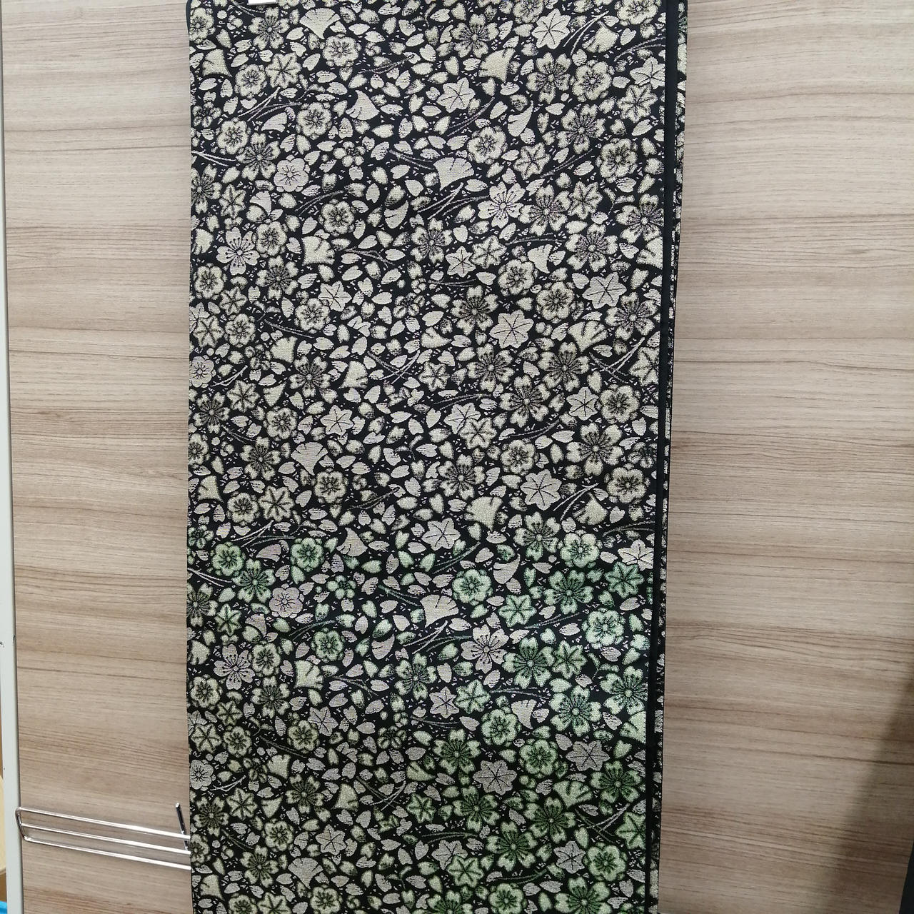 半分から下部分が日焼けしてます