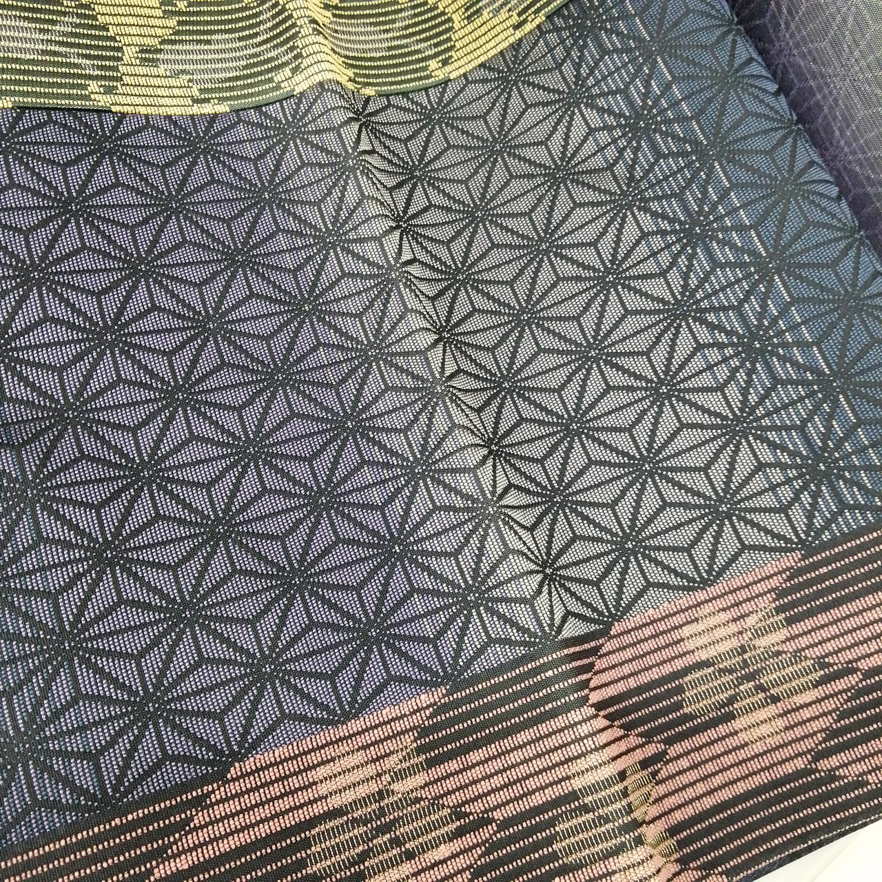 折り目部分の日焼けあり