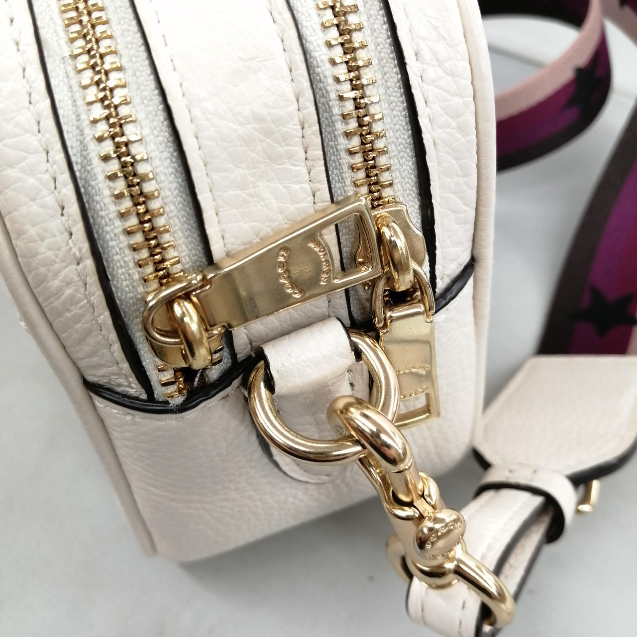 美品COACH ショルダーバッグ ストラップ付き COACH】 ショルダーバッグ(ストラップ付) - メルカリ