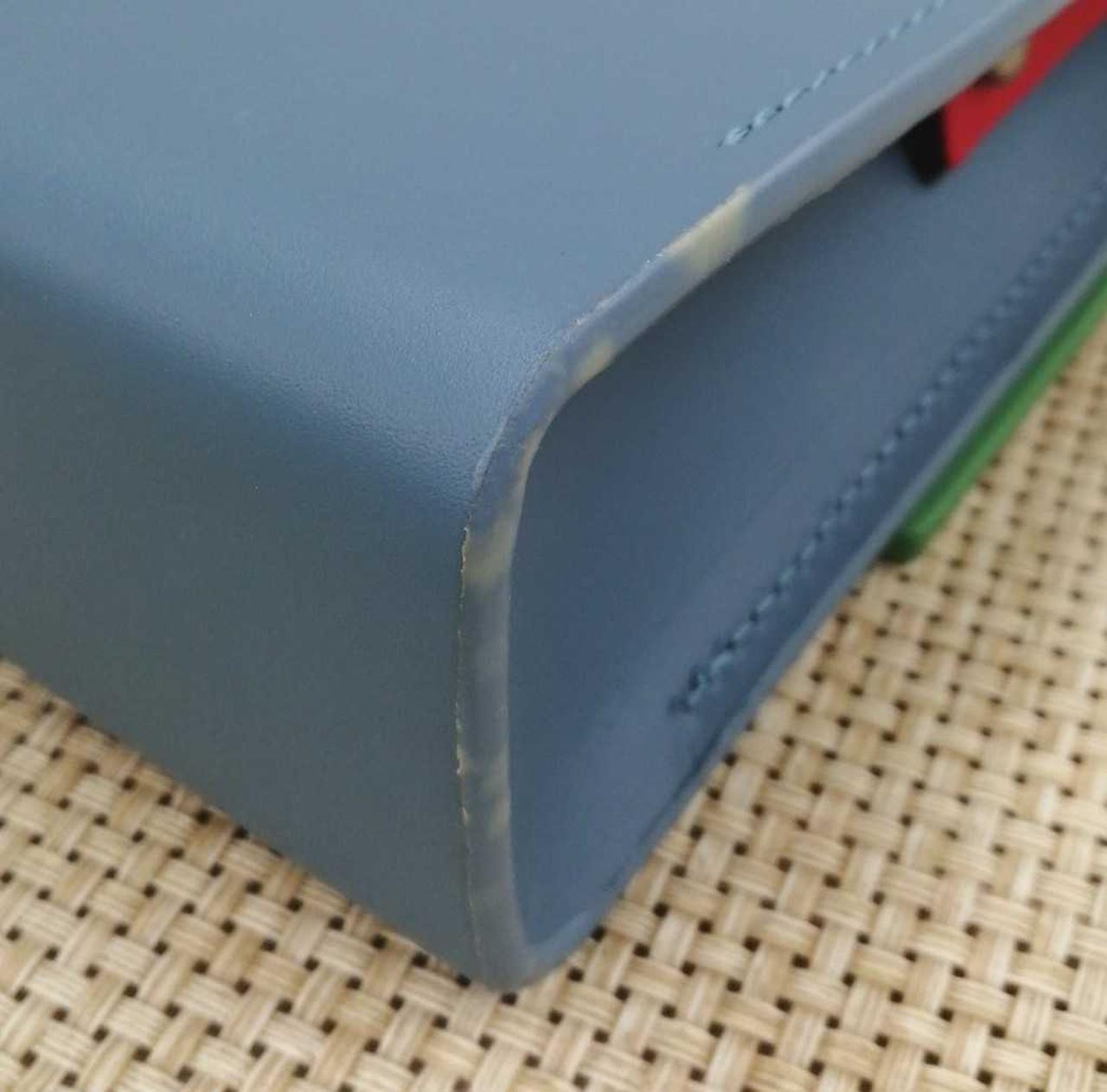 左側面、底部分に色褪せあり