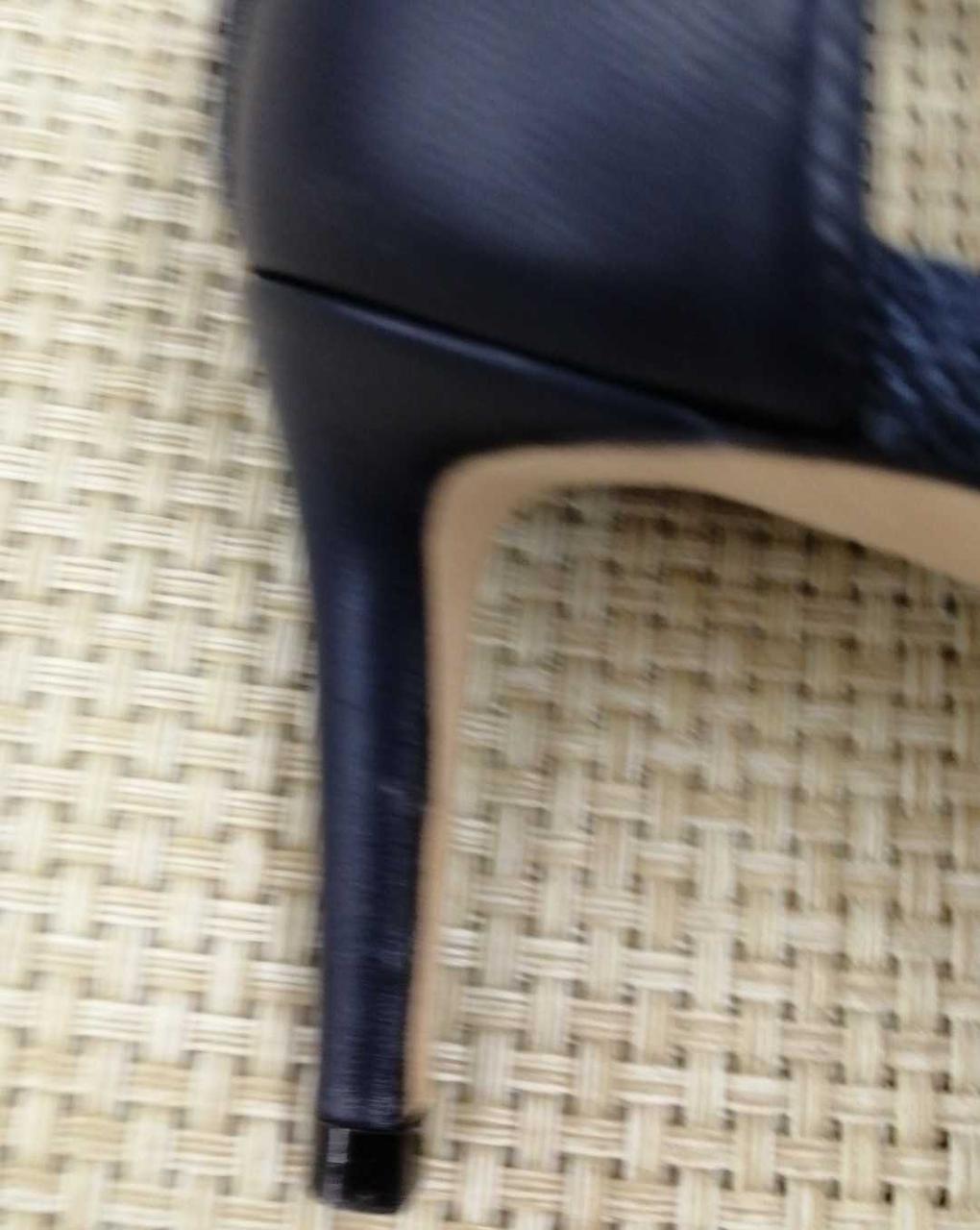 ヒールにキズあり