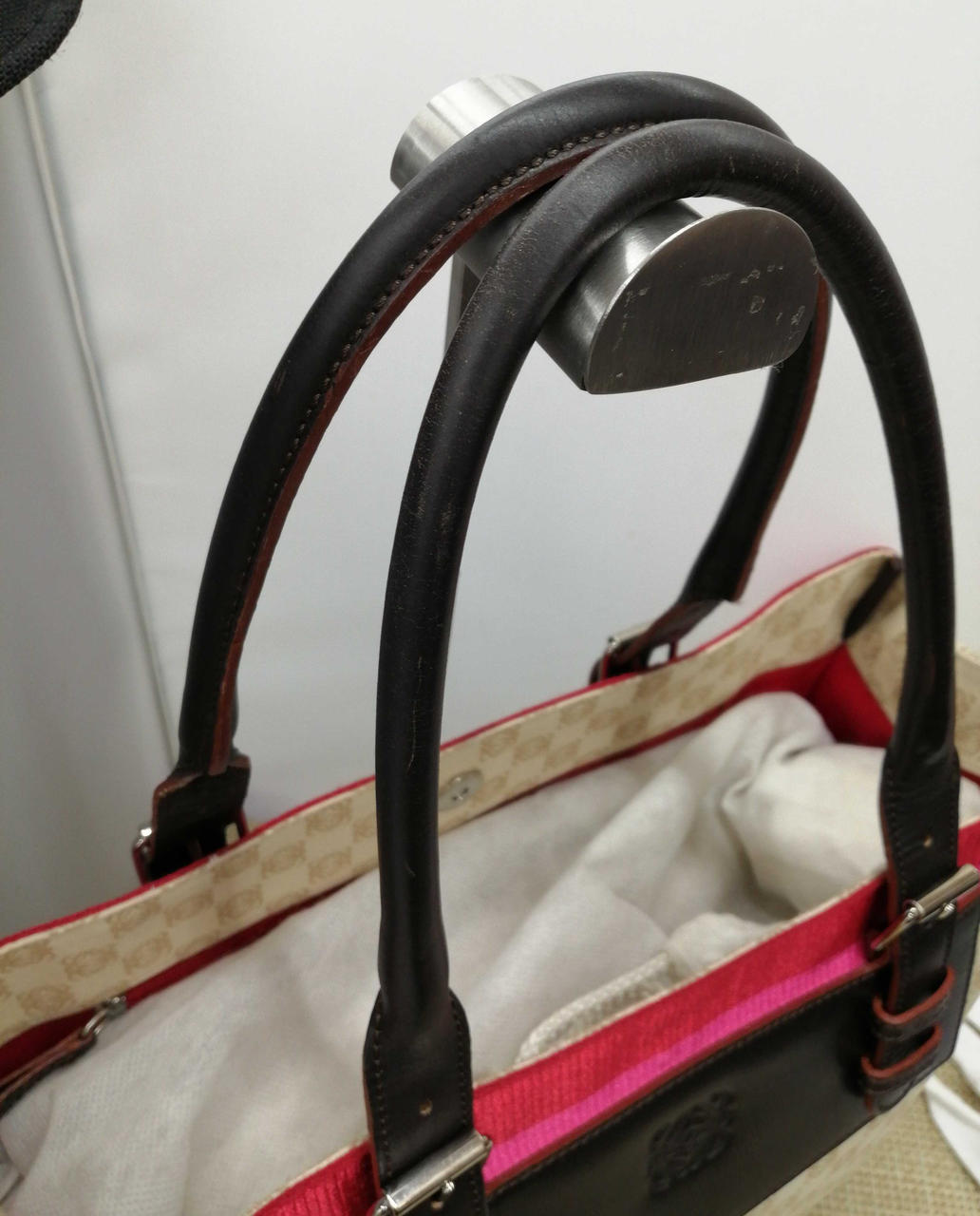 持ち手に傷、擦れあり(両方とも)