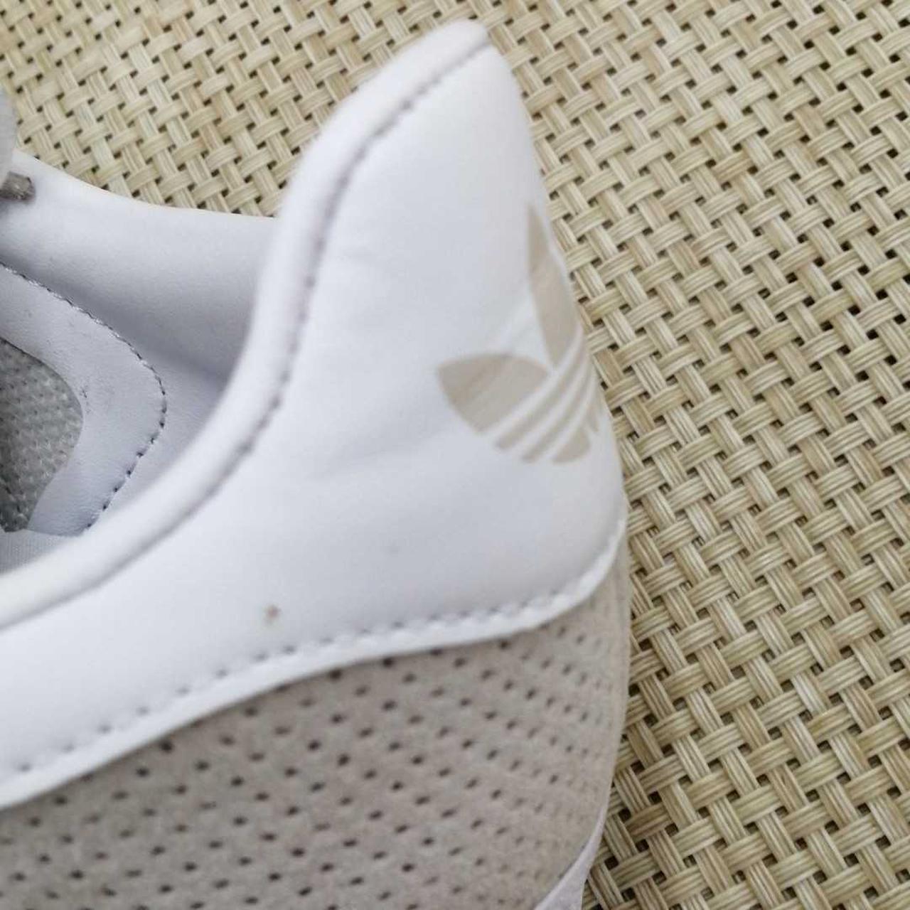 小さい汚れあり