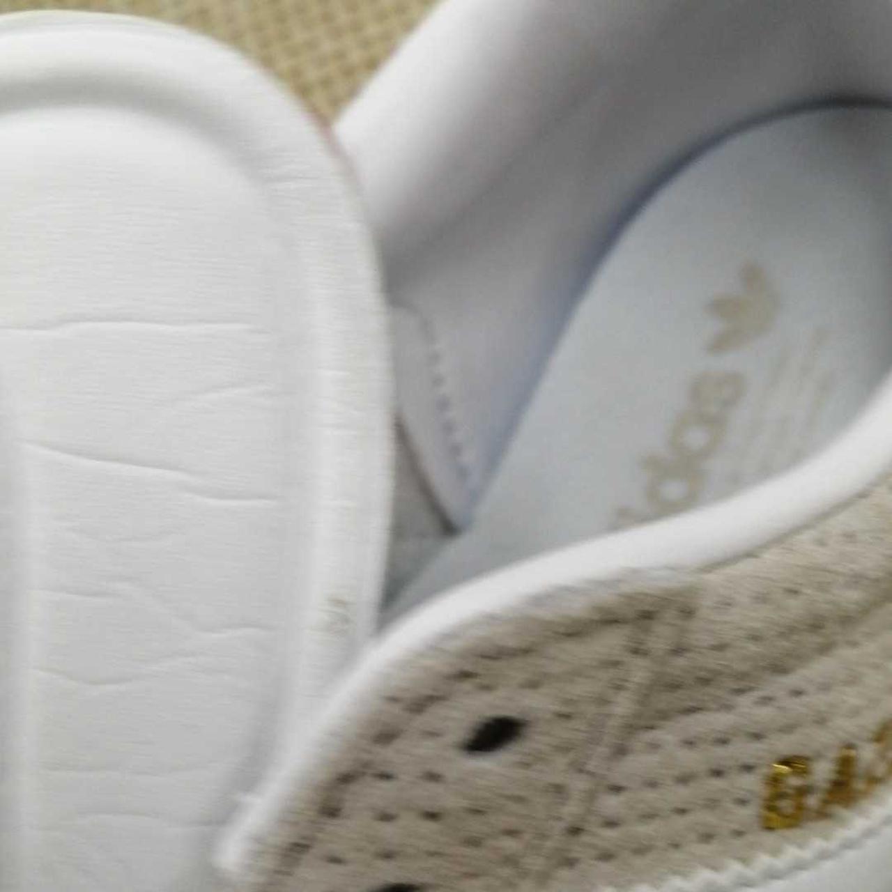 小さい汚れあり