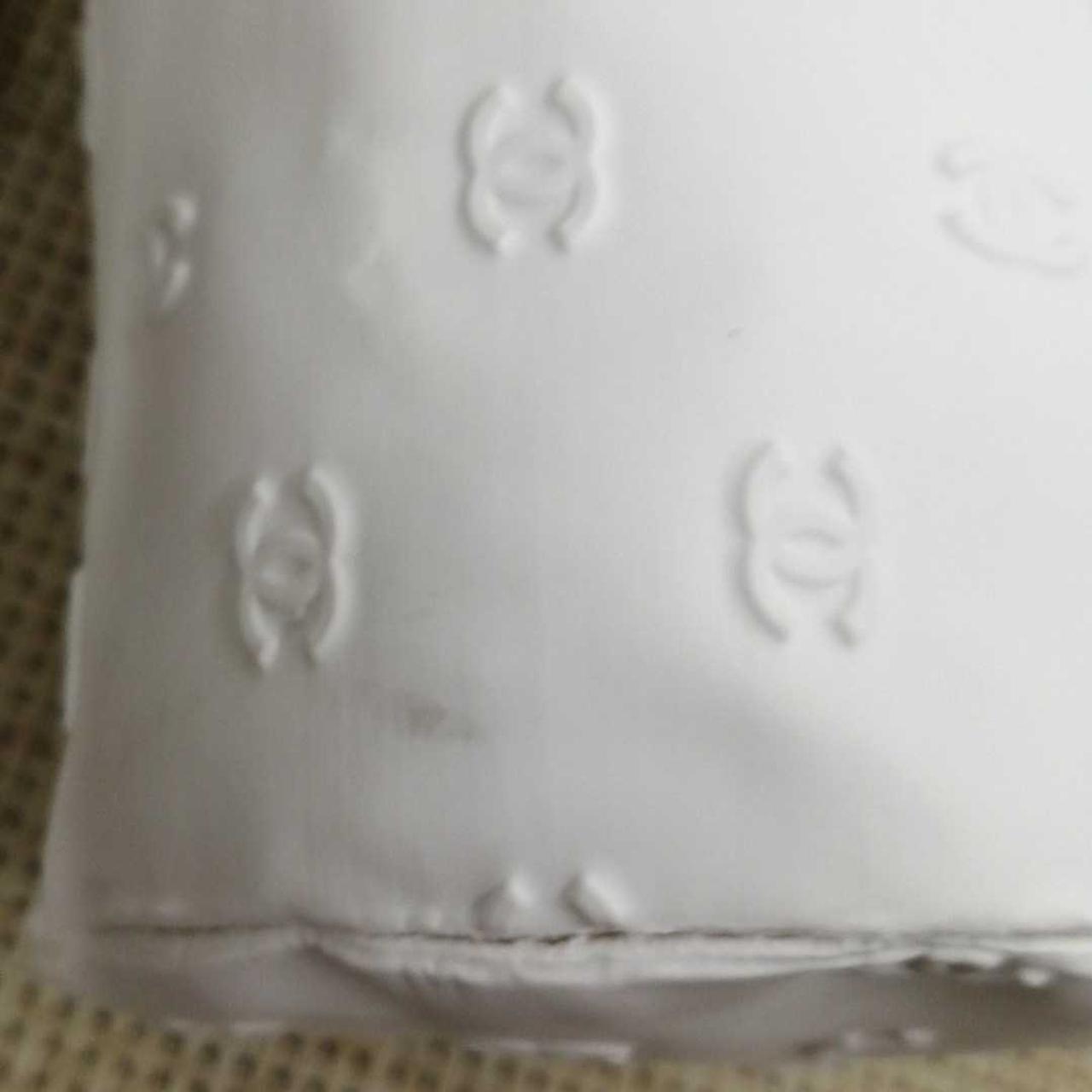 汚れ、底接着部分に経年劣化あり