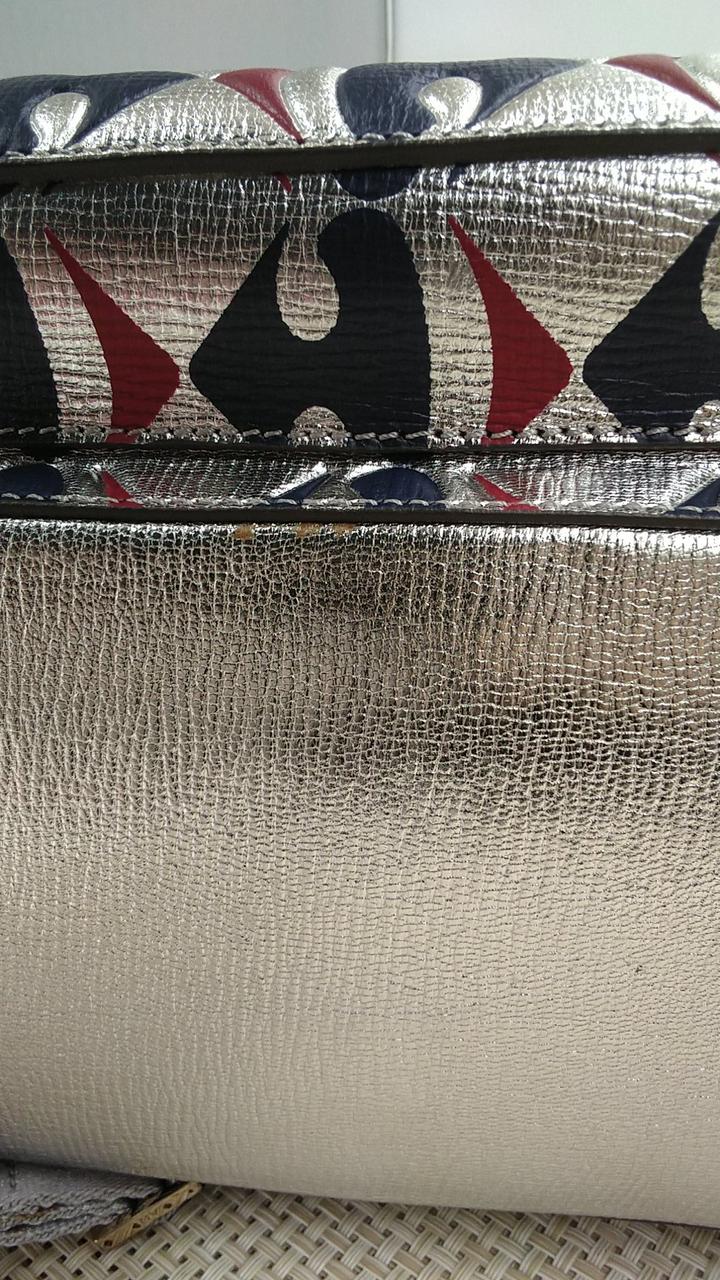 小さい削れあり