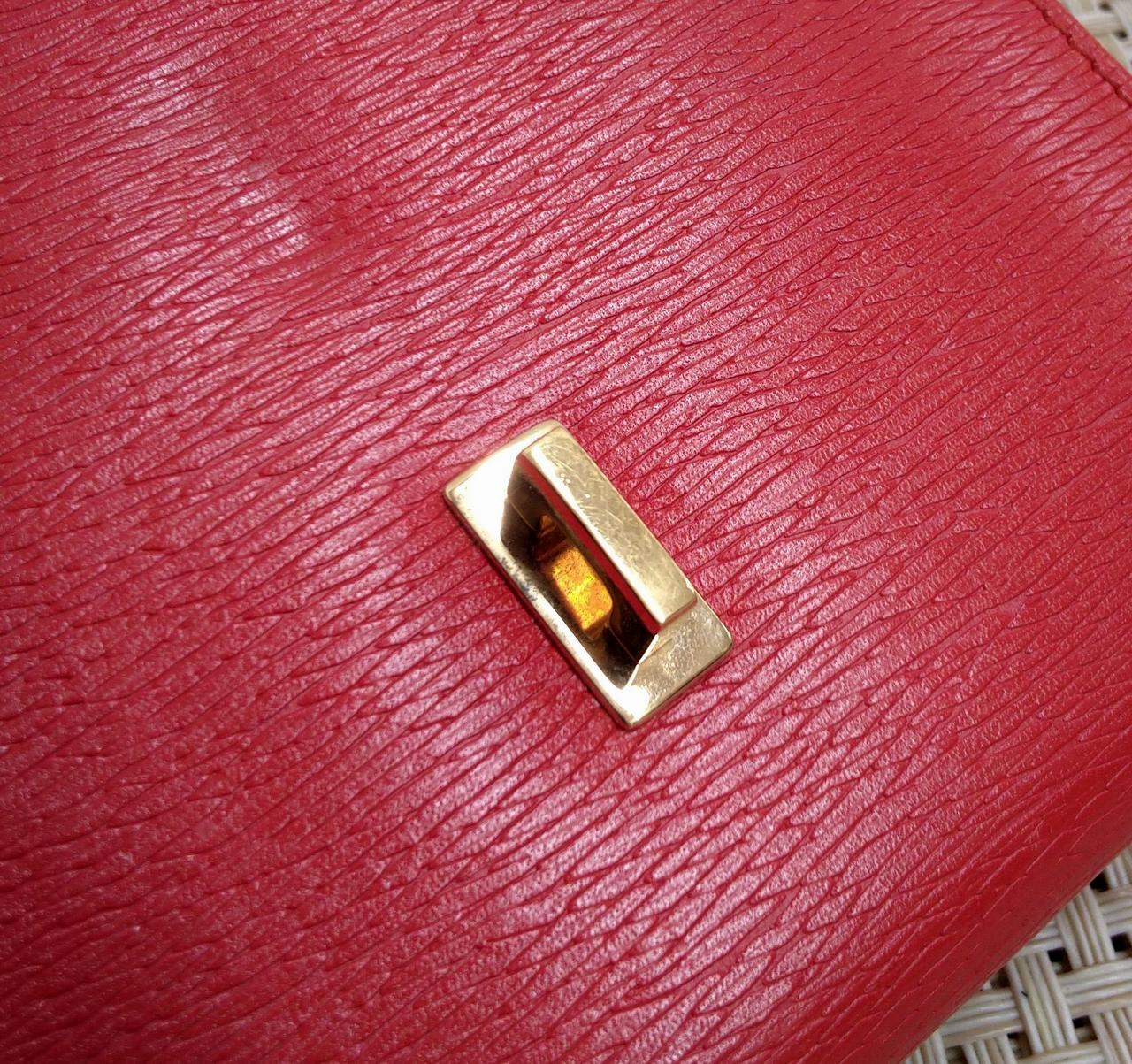 金具の箇所が少し擦れがあります。
