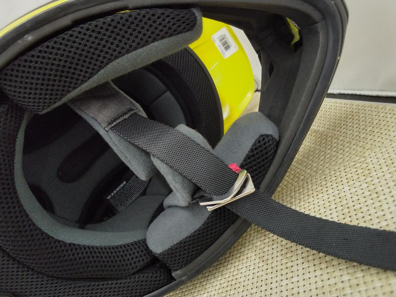 あご紐劣化あり