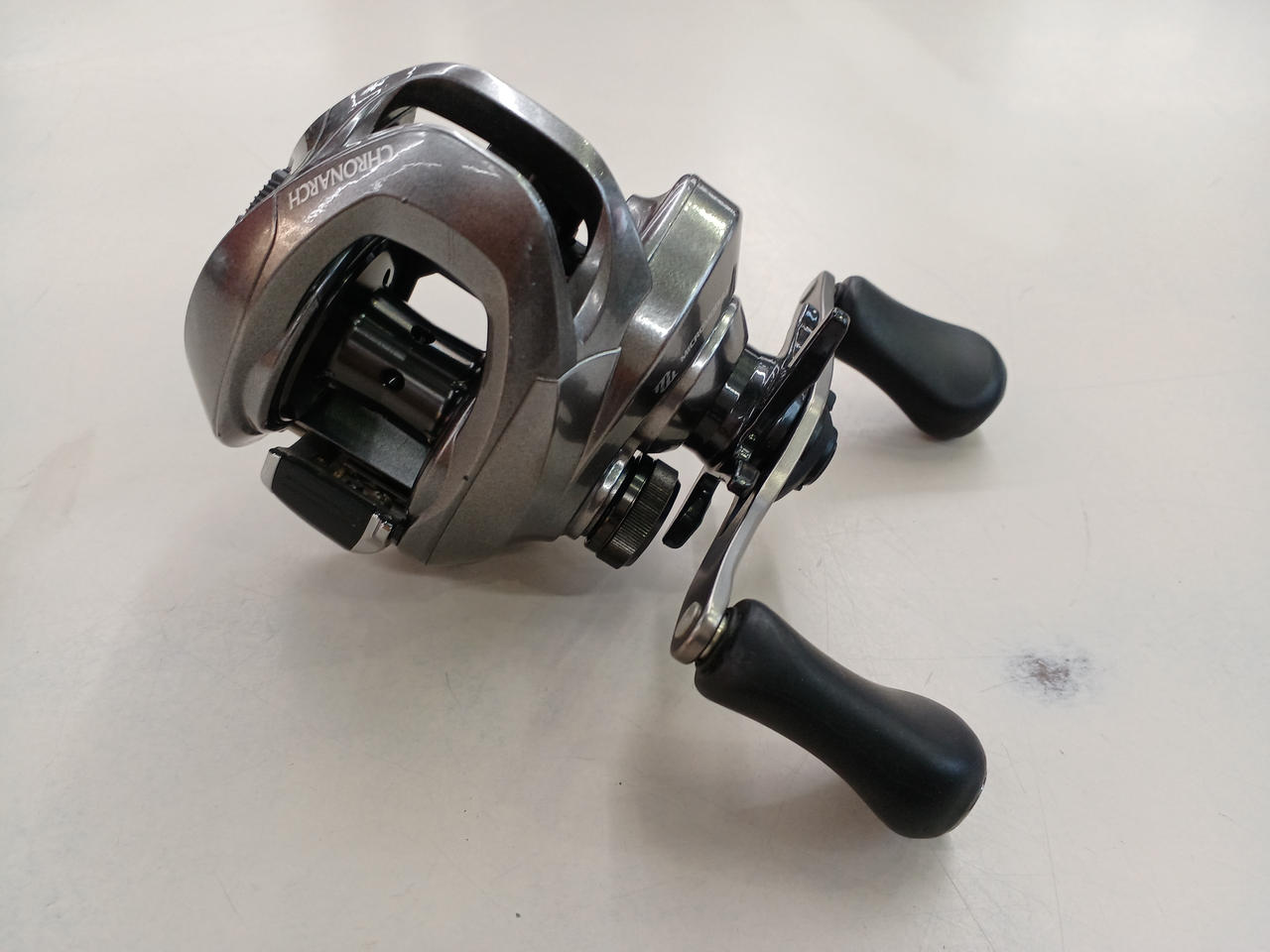 SHIMANO CHRONARCH ベイトリール 17クロナークMGLでビッグベイトやカバー打ちが更に快適に