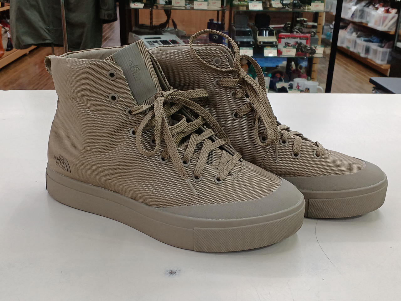 THE NORTH FACE ハイカット　スニーカー　晴雨兼用 THE NORTH FACE ハイカットスニーカー 美品 ノースフェイス