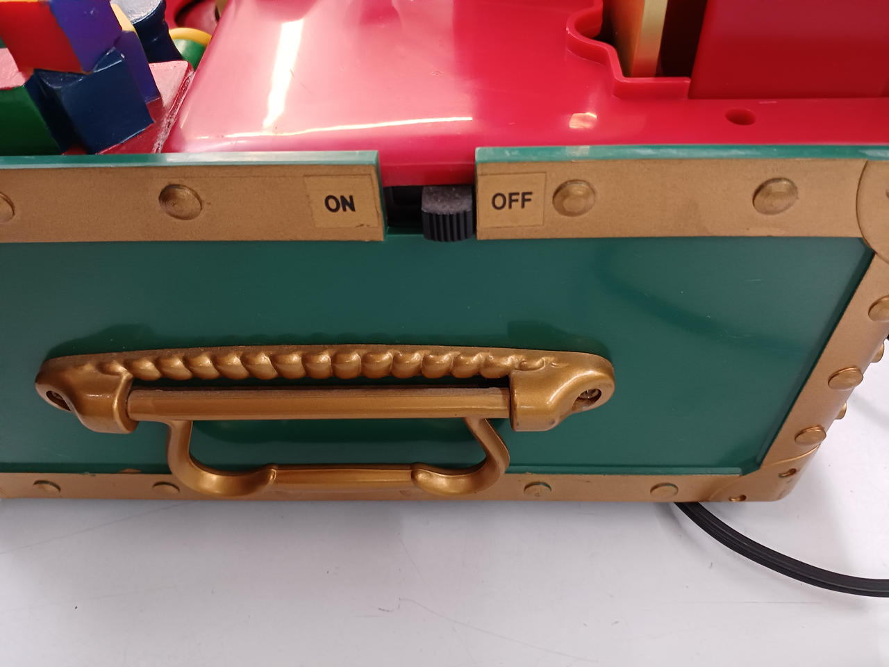 右側面部に電源