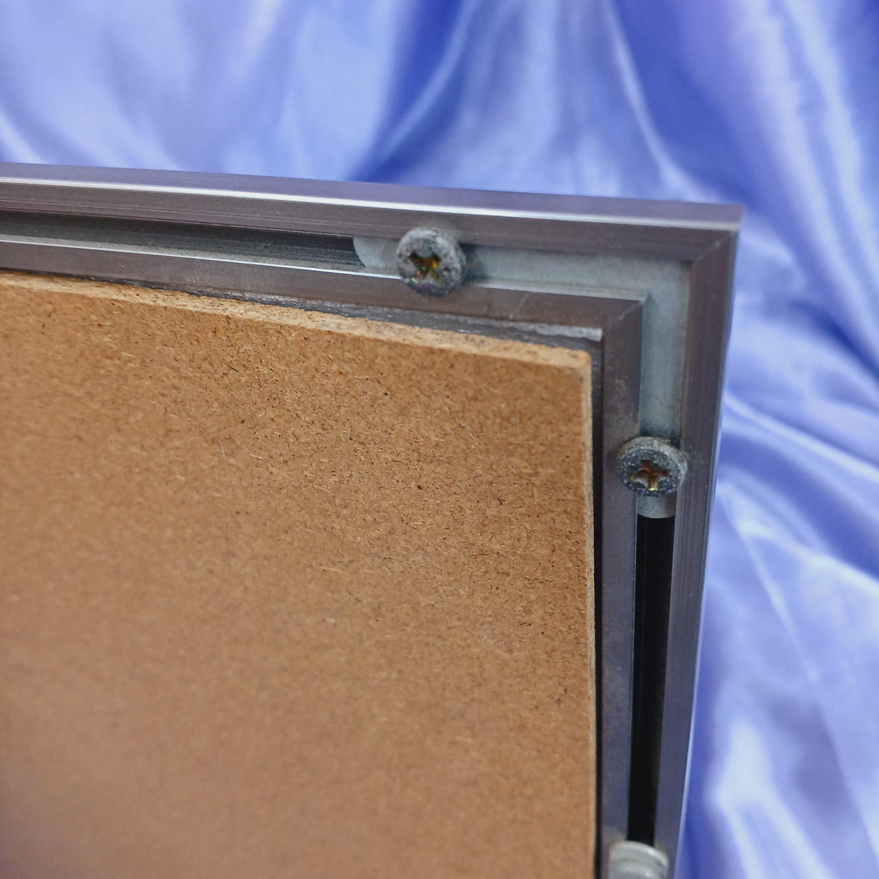 金具サビ、板浮きあります。