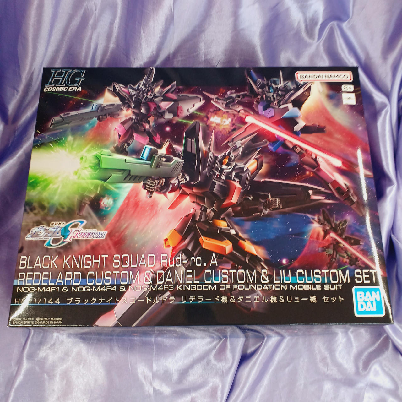 全体的に細かなスレキズあります。