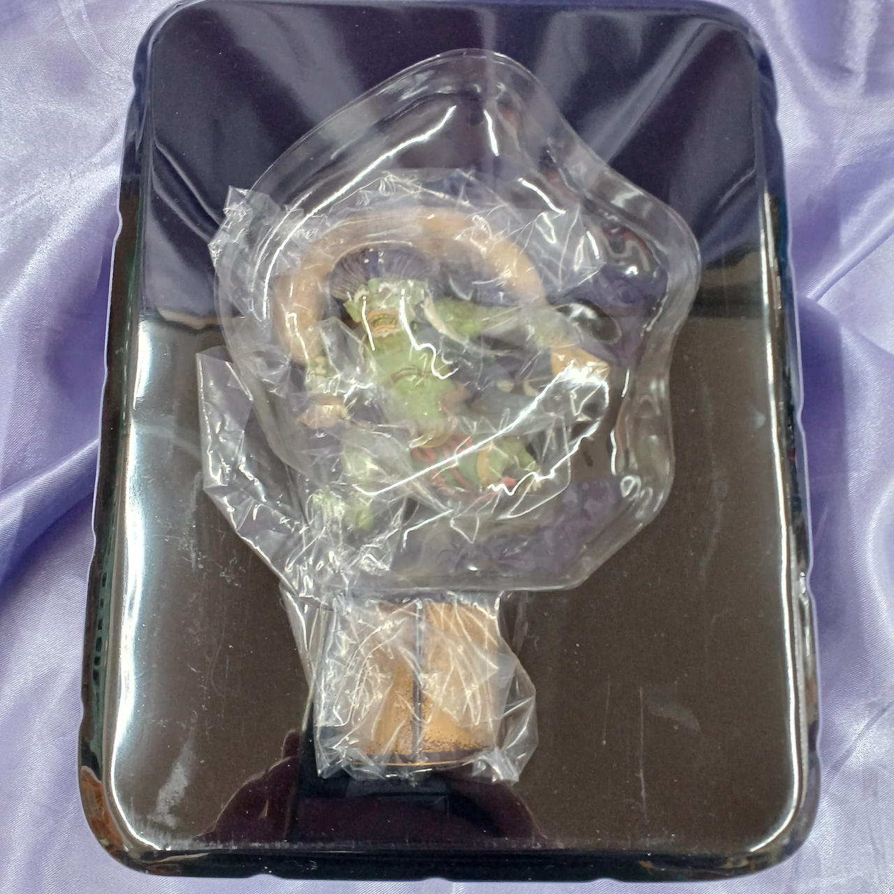 スレキズあります。