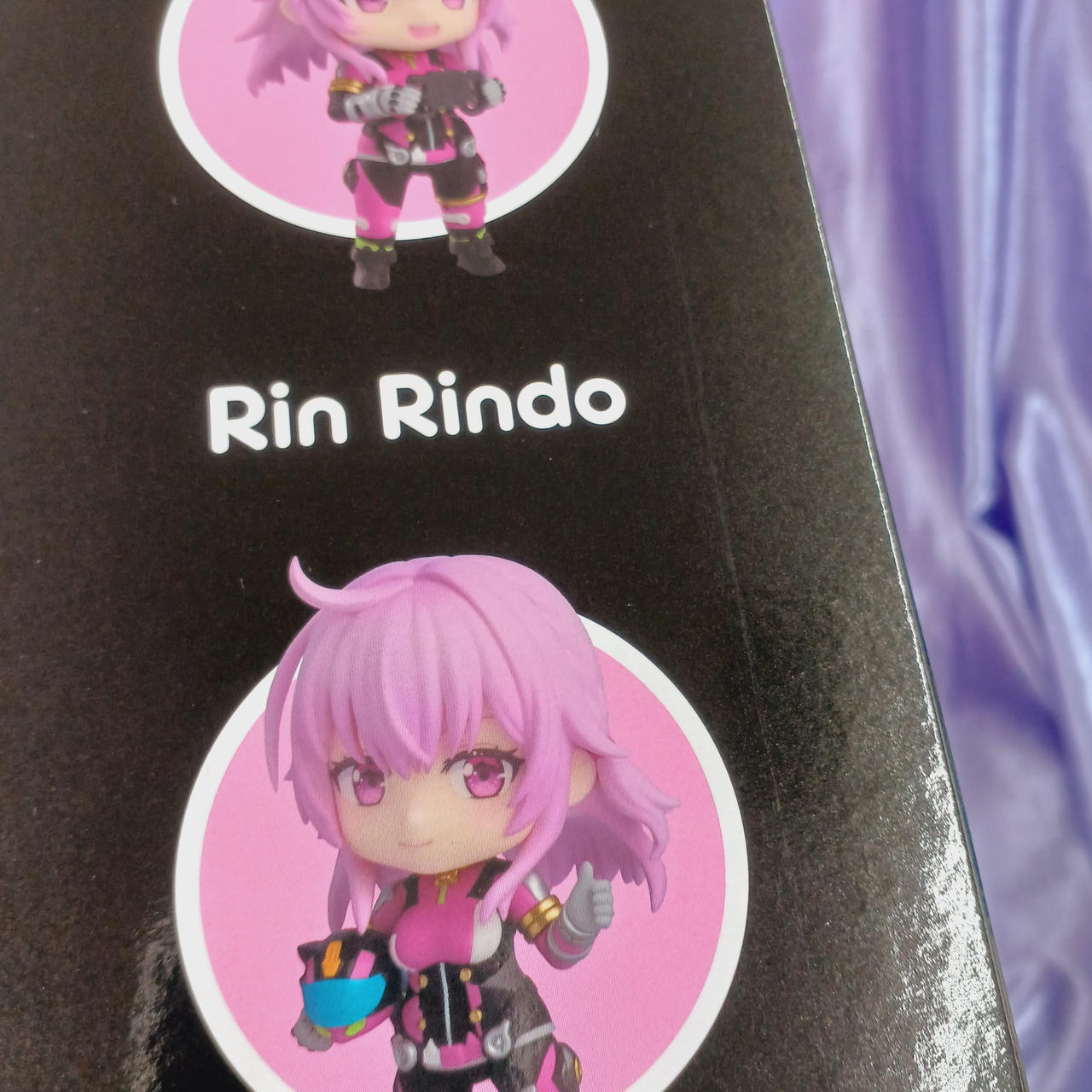 スレキズあります。