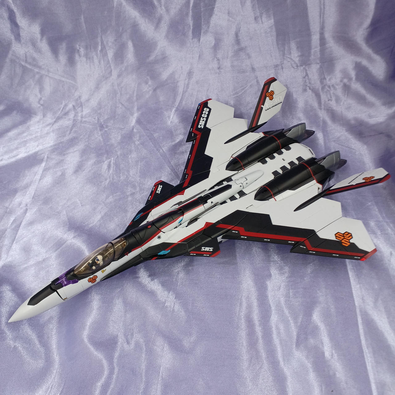 全体的にスレキズ・汚れあります。