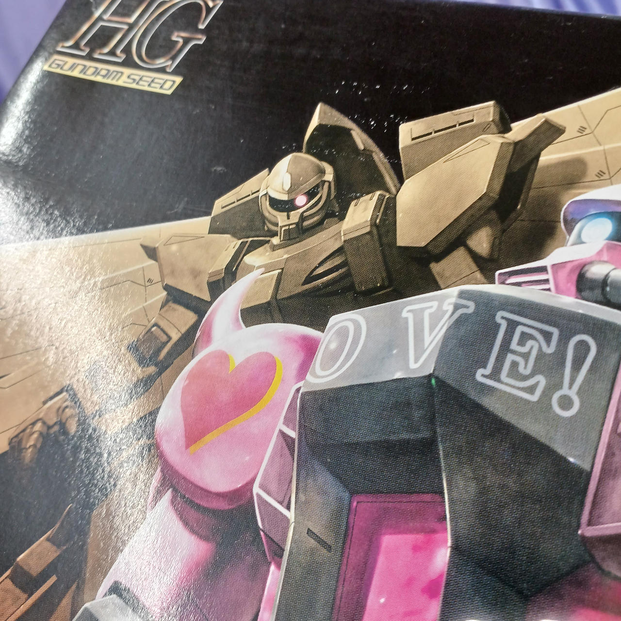 表面全体的にスレ・一部剥がれあります。