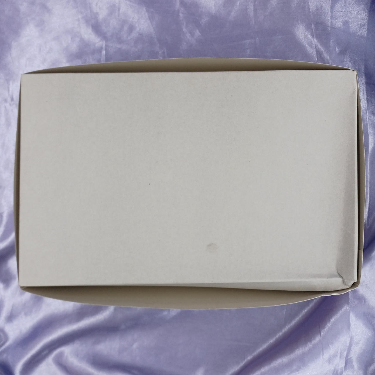 箱潰れ・汚れあります。