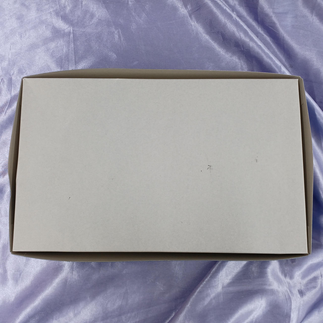 箱傷み・汚れあります。