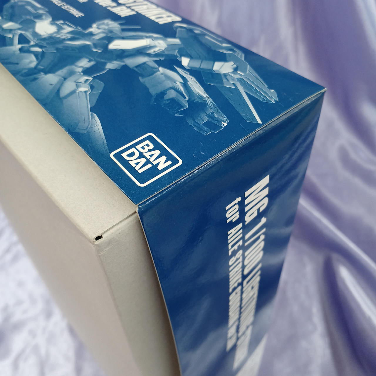 角傷みあります。