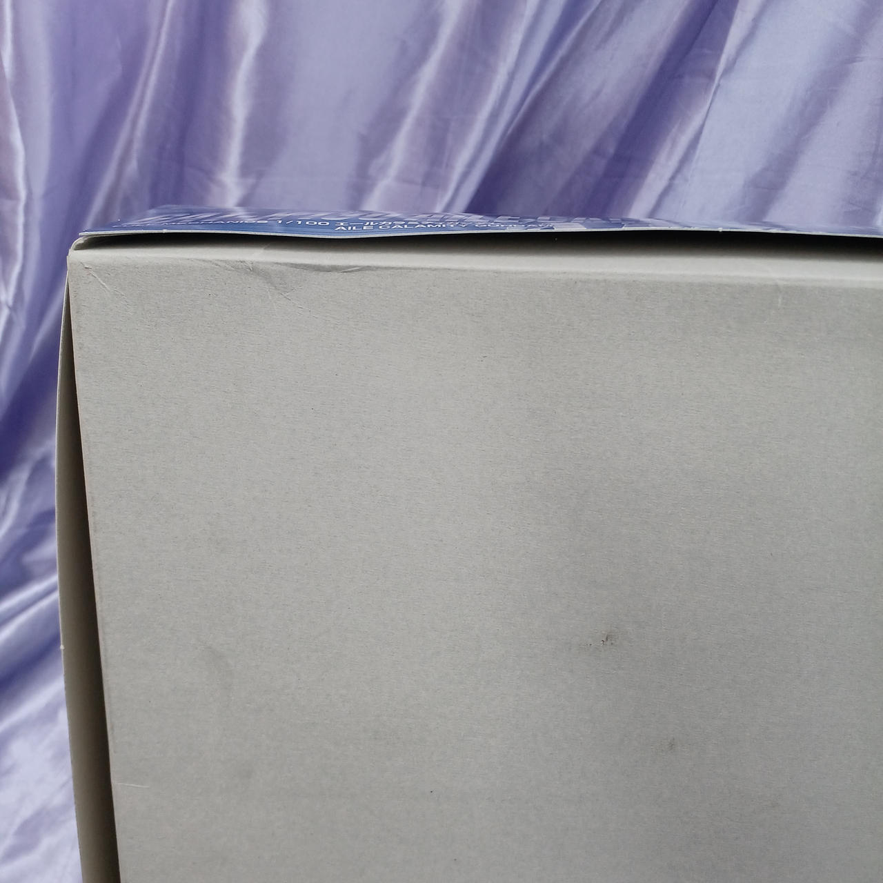 箱潰れ・汚れあります。