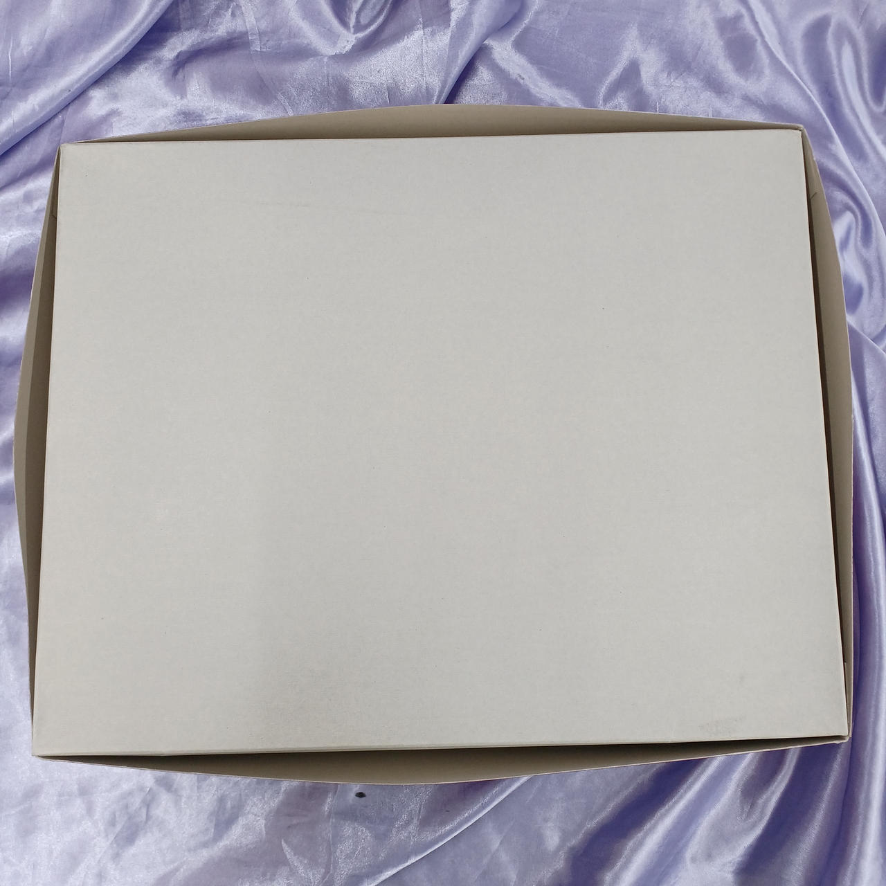 箱傷み・汚れあります。