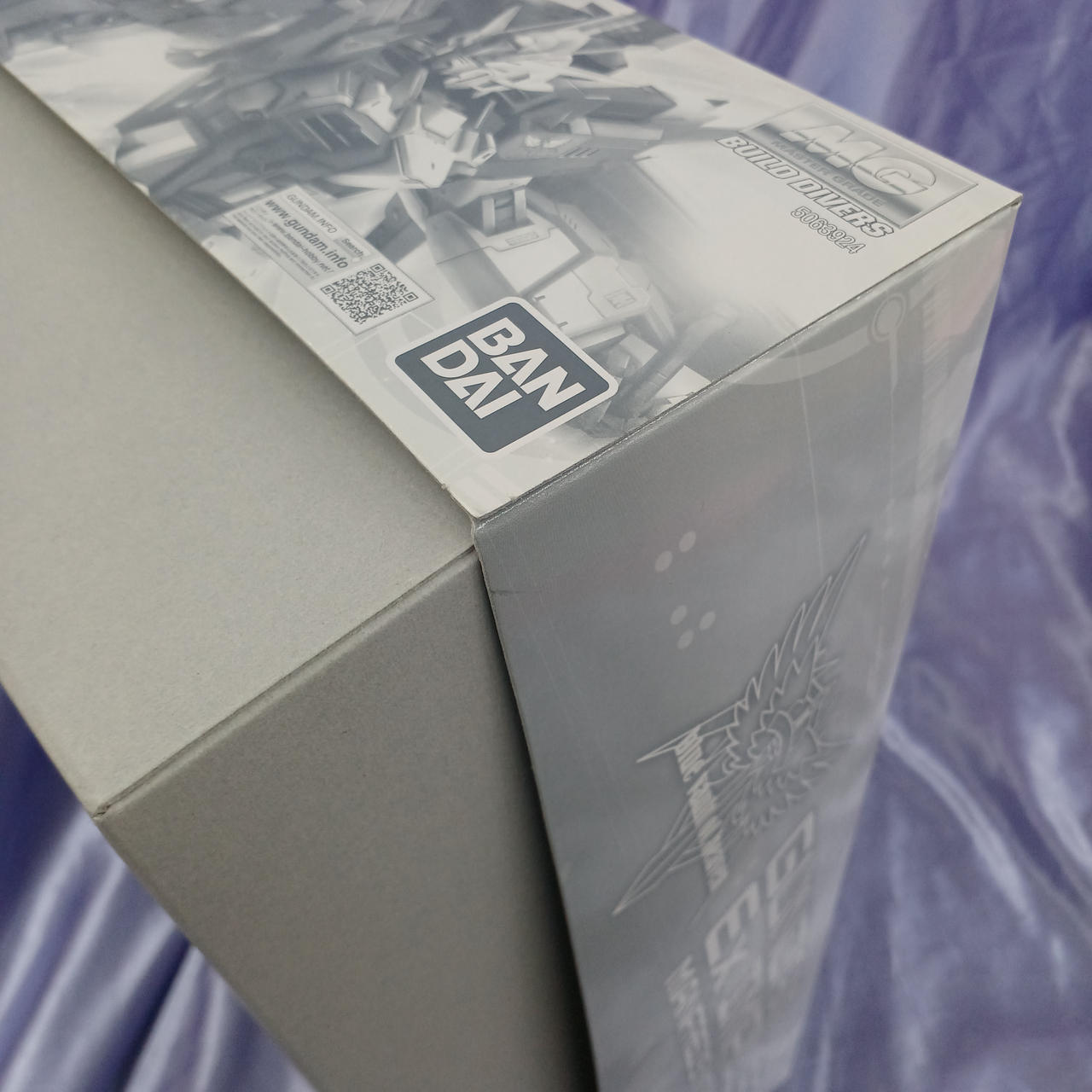 角傷みあります。