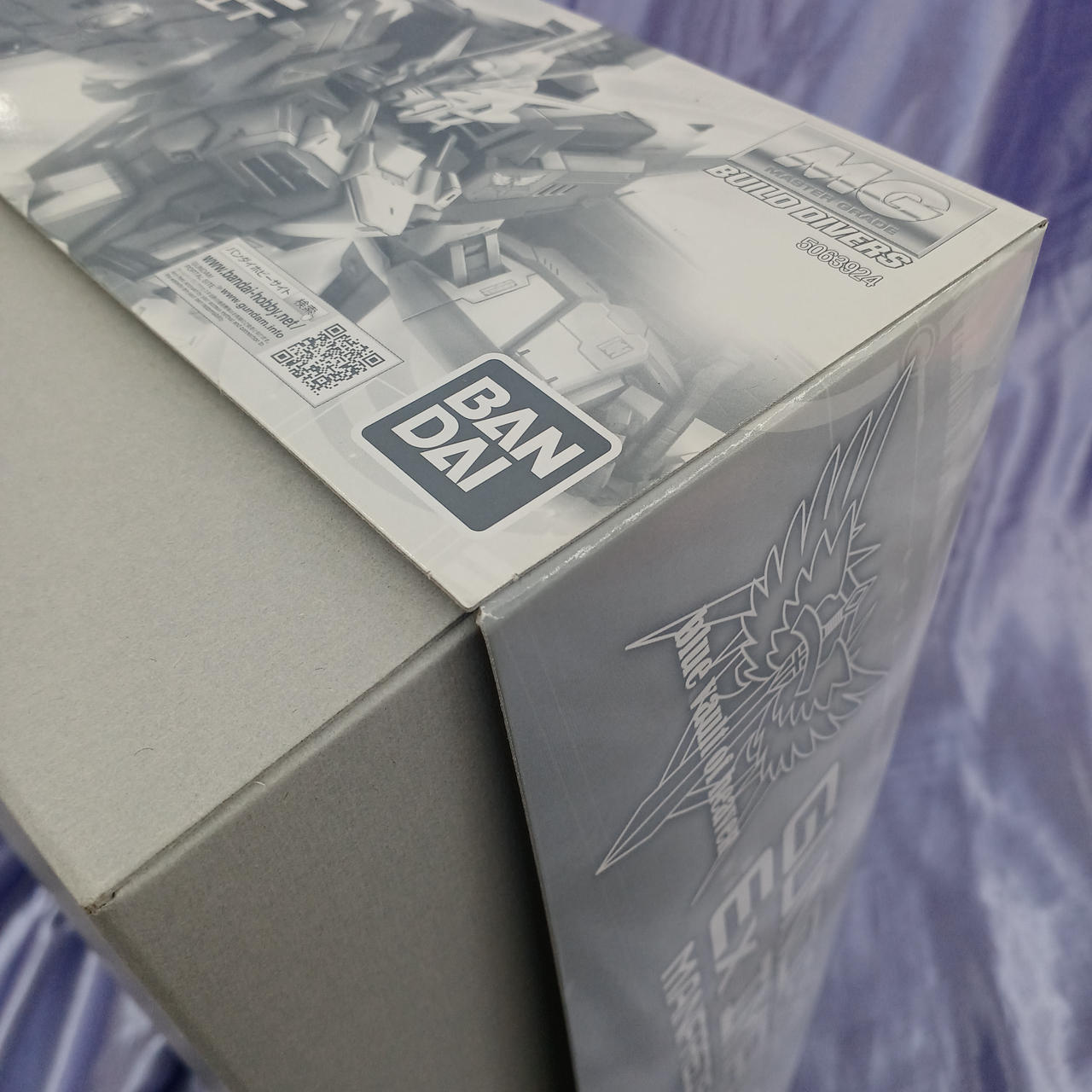 角傷みあります。