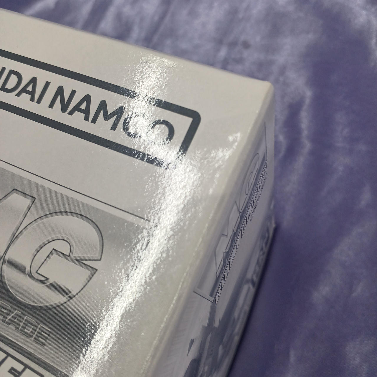 箱傷みあります。