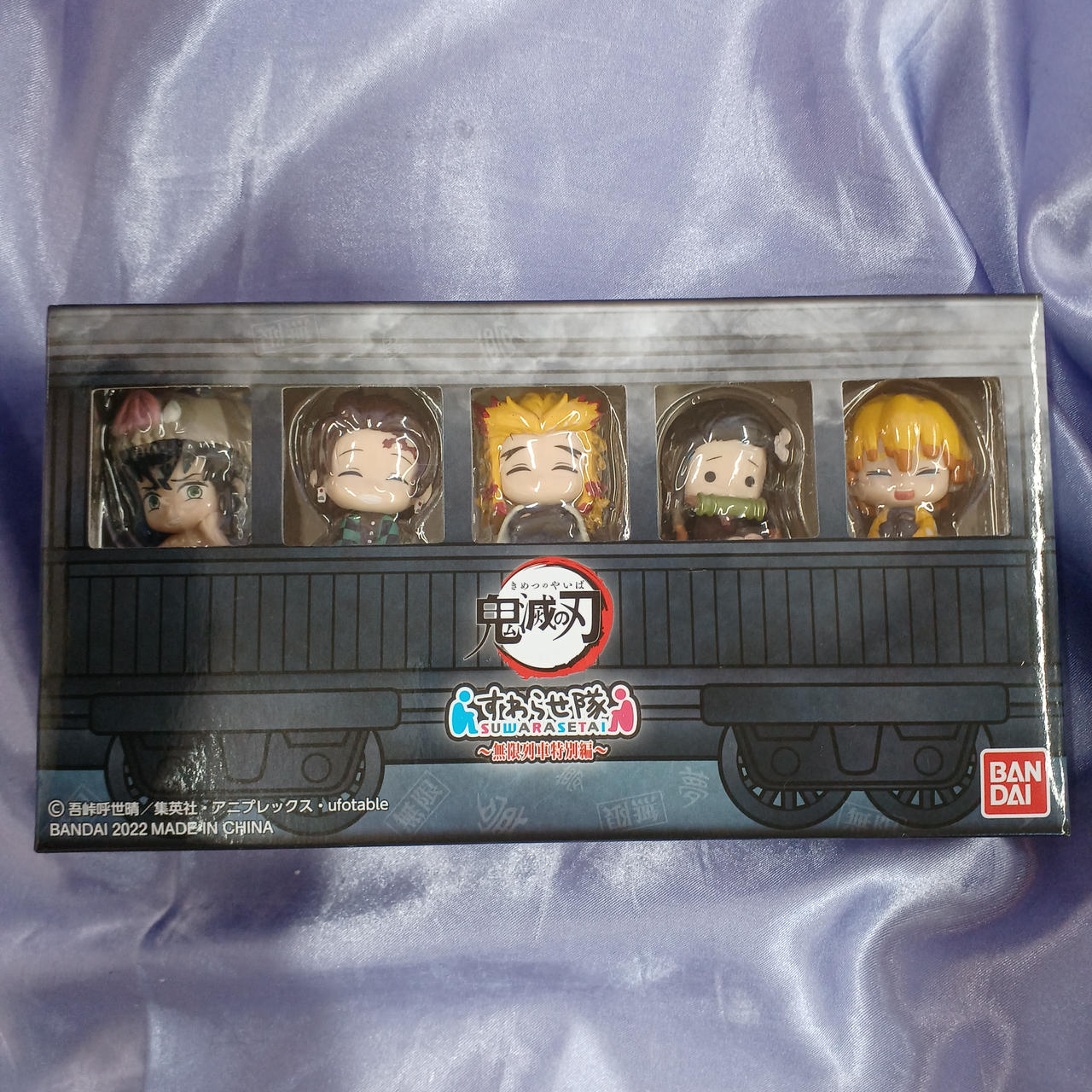 開封済み、全体的に箱傷みあります。