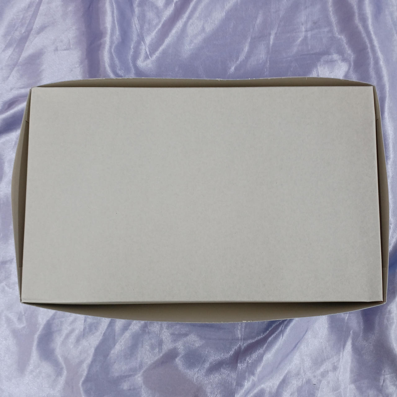 箱傷み・歪みあります。