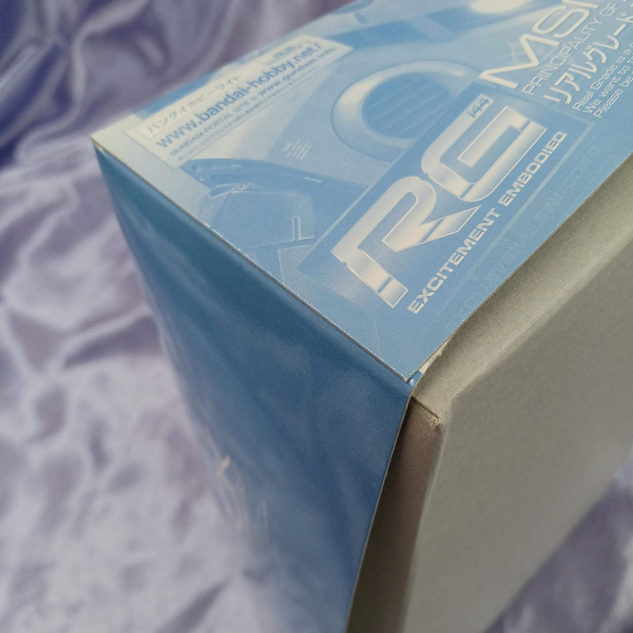 角傷みあります。