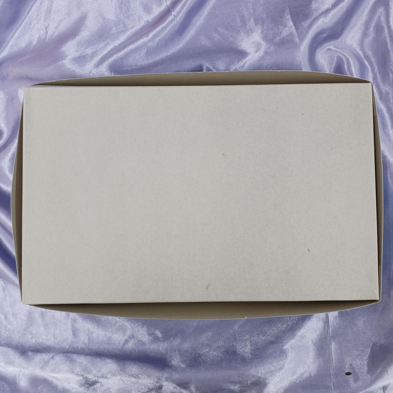 箱傷み・へこみ・汚れあります。