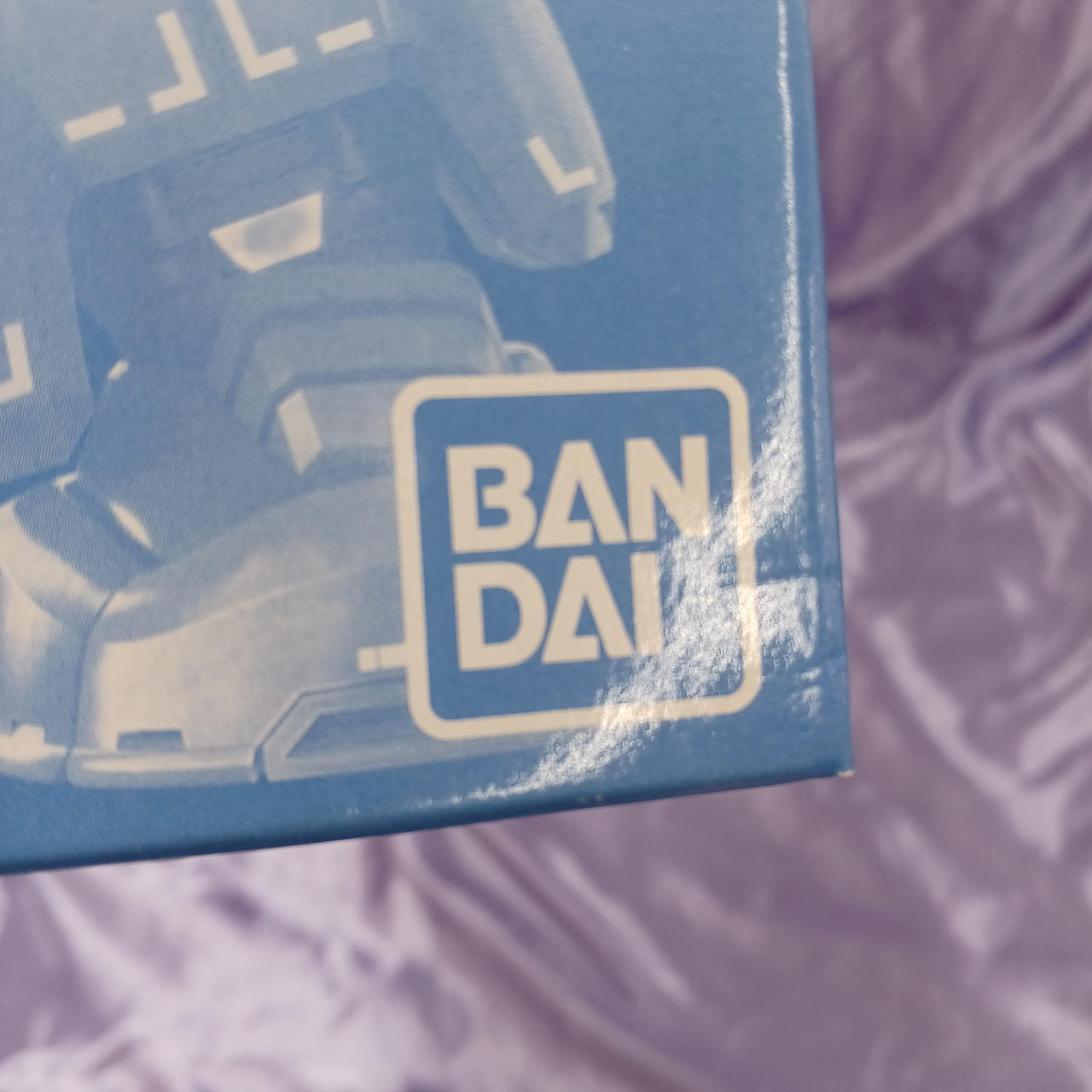 箱傷みあります。