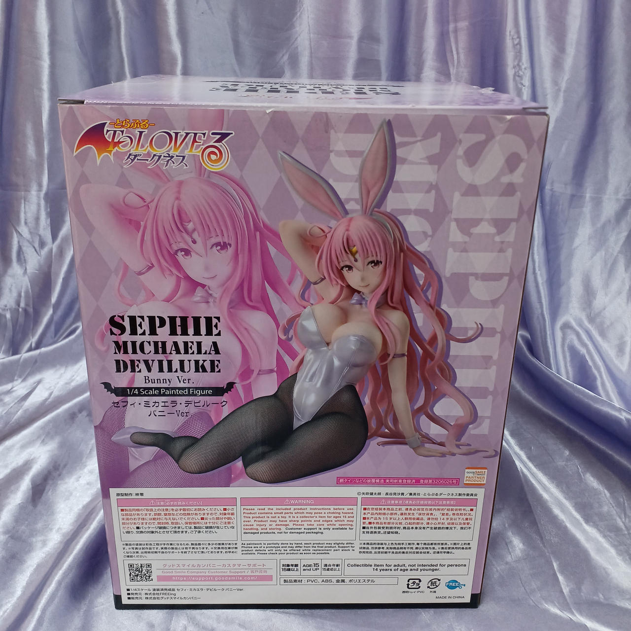 テープ跡、スレキズあります。