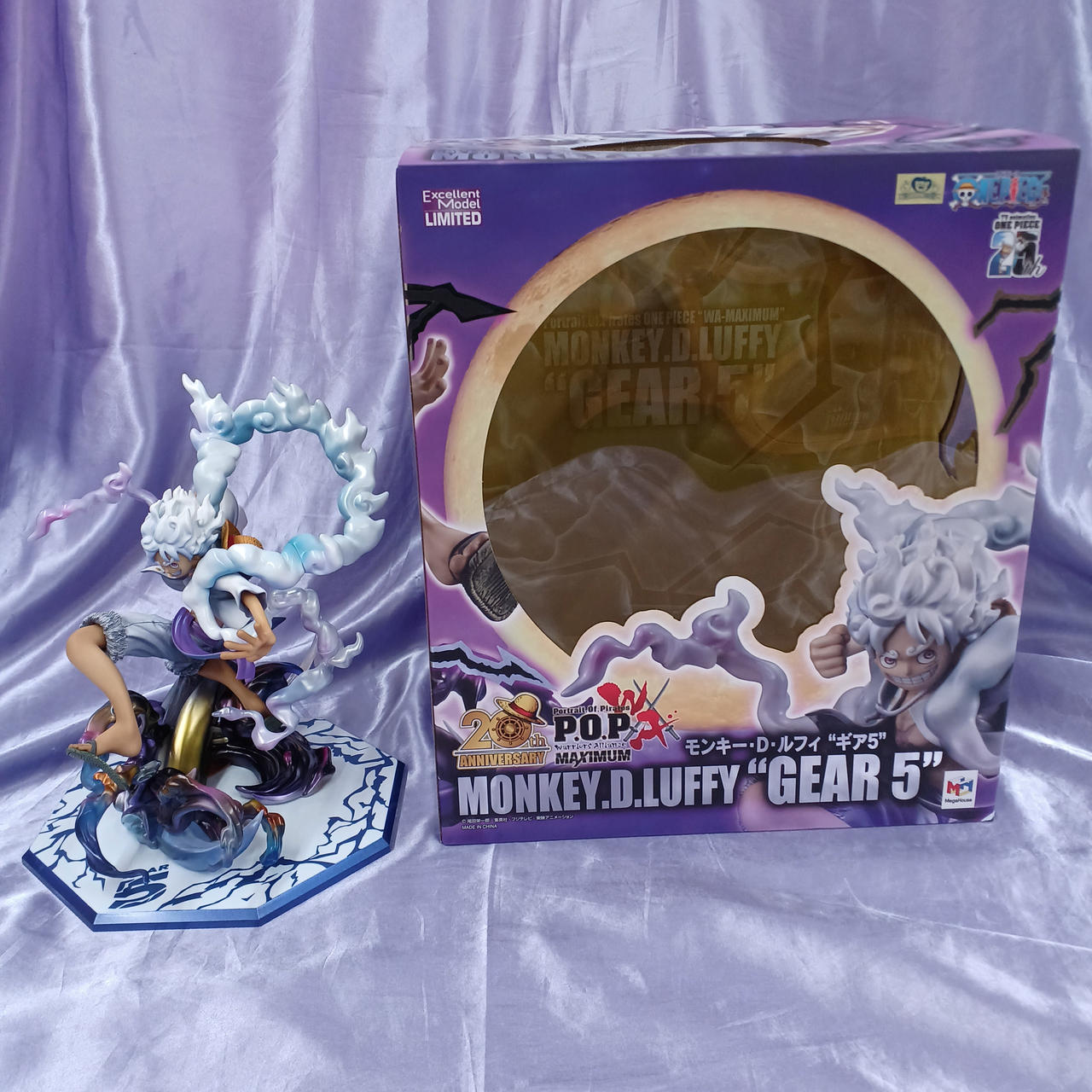 開封済み、キズ、汚れあります。