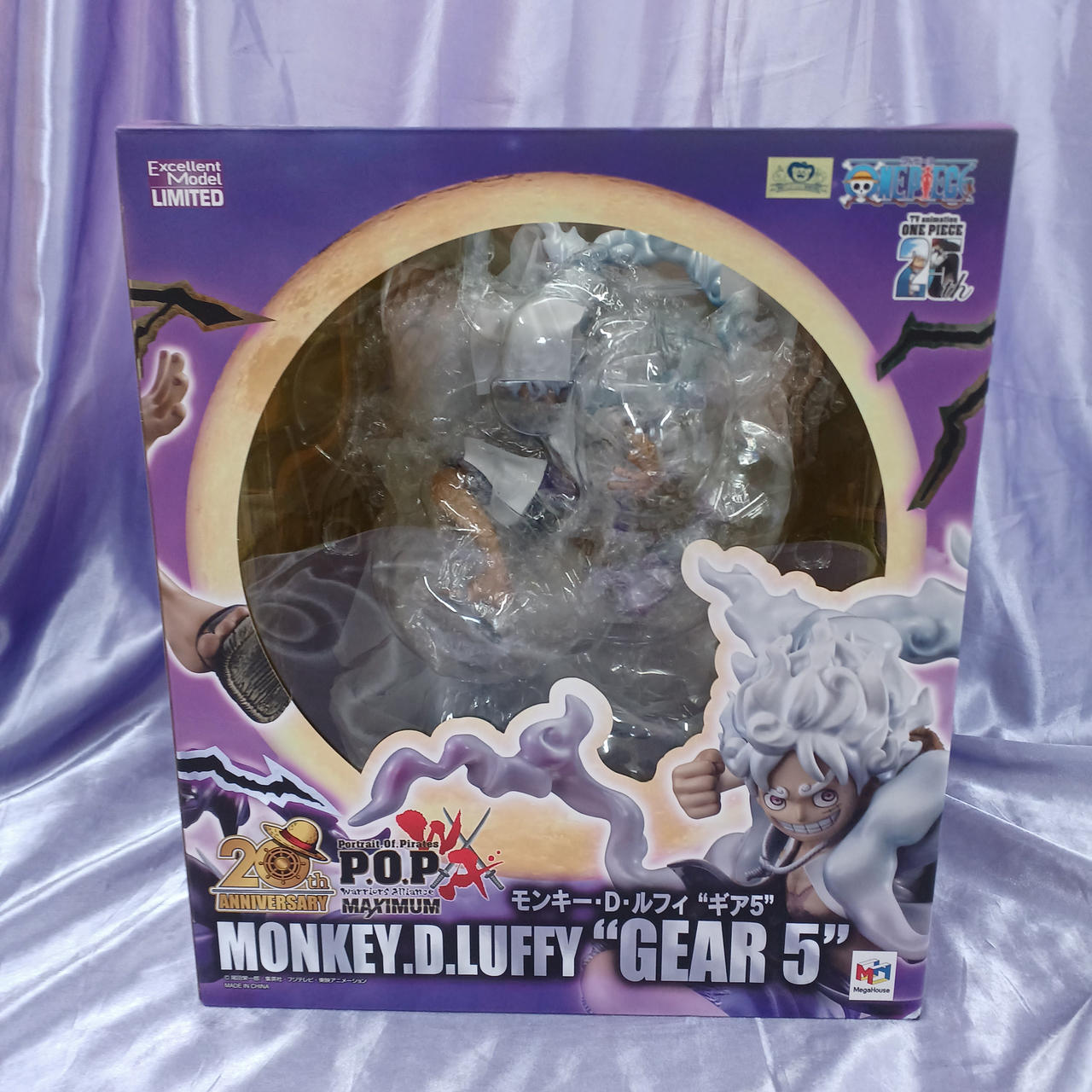 箱傷みあります。