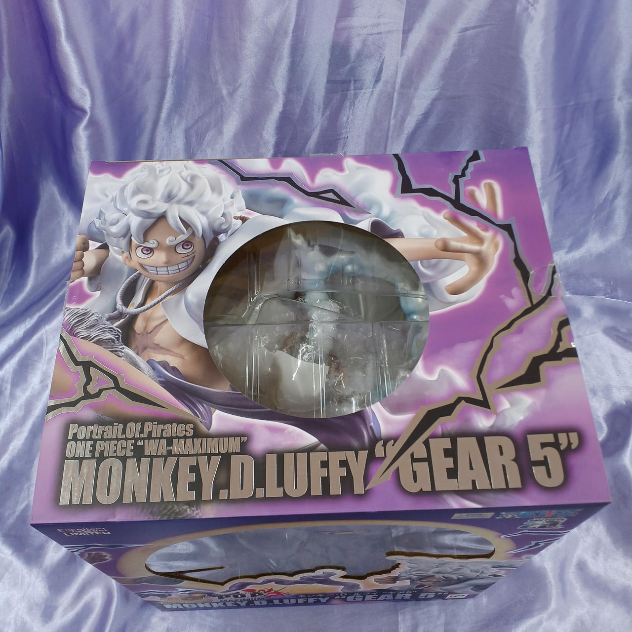 箱傷み、汚れあります。