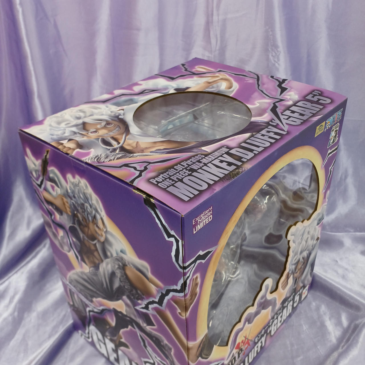 角傷みあります。