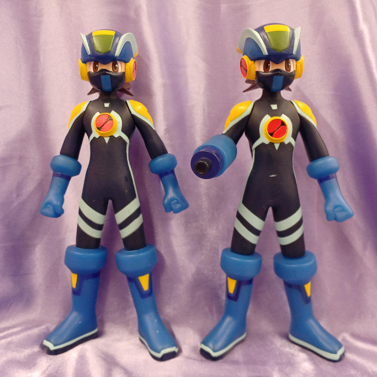 全体的にキズ・汚れ・変色・歪みあります。