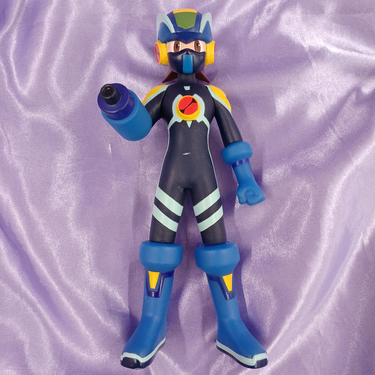 全体的にキズ・汚れ・変色・歪みあります。