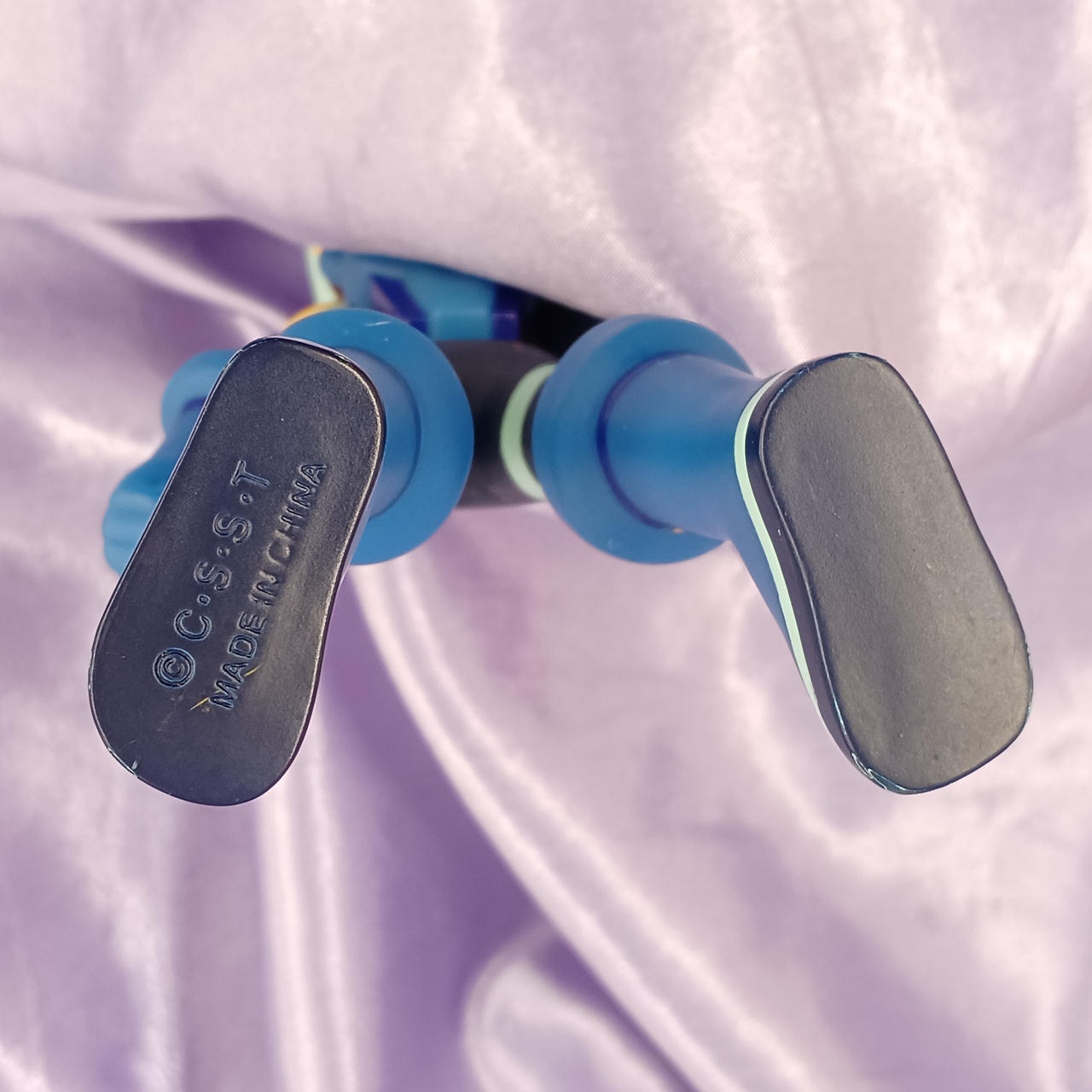 全体的にキズ・汚れ・変色・歪みあります。