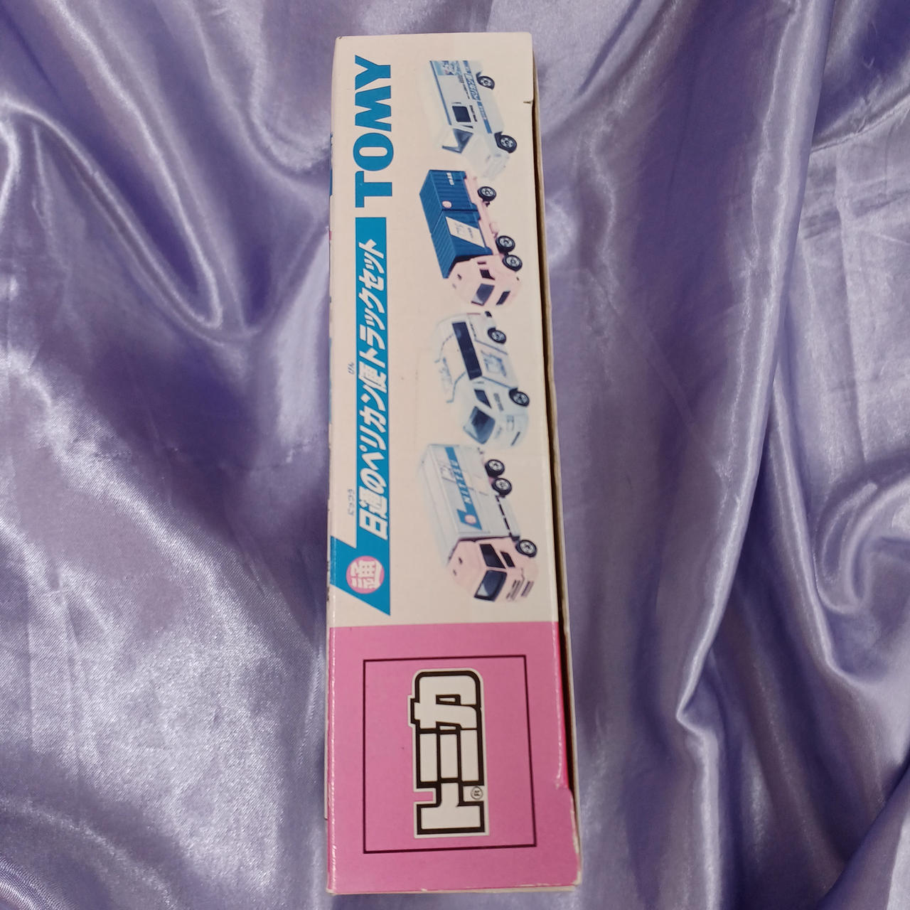 箱傷みあり、日焼け強めです。