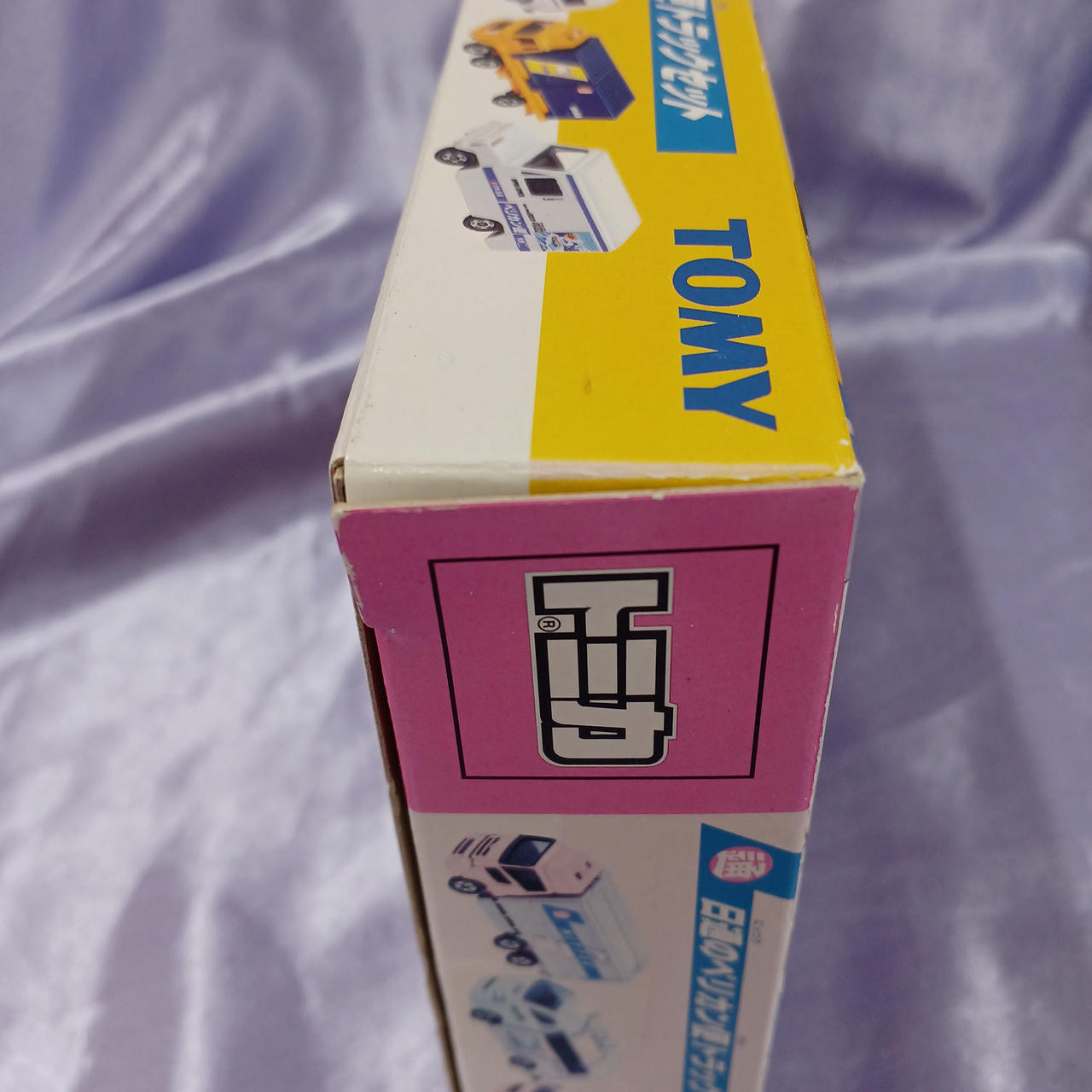 箱傷み・汚れ・日焼けあります。