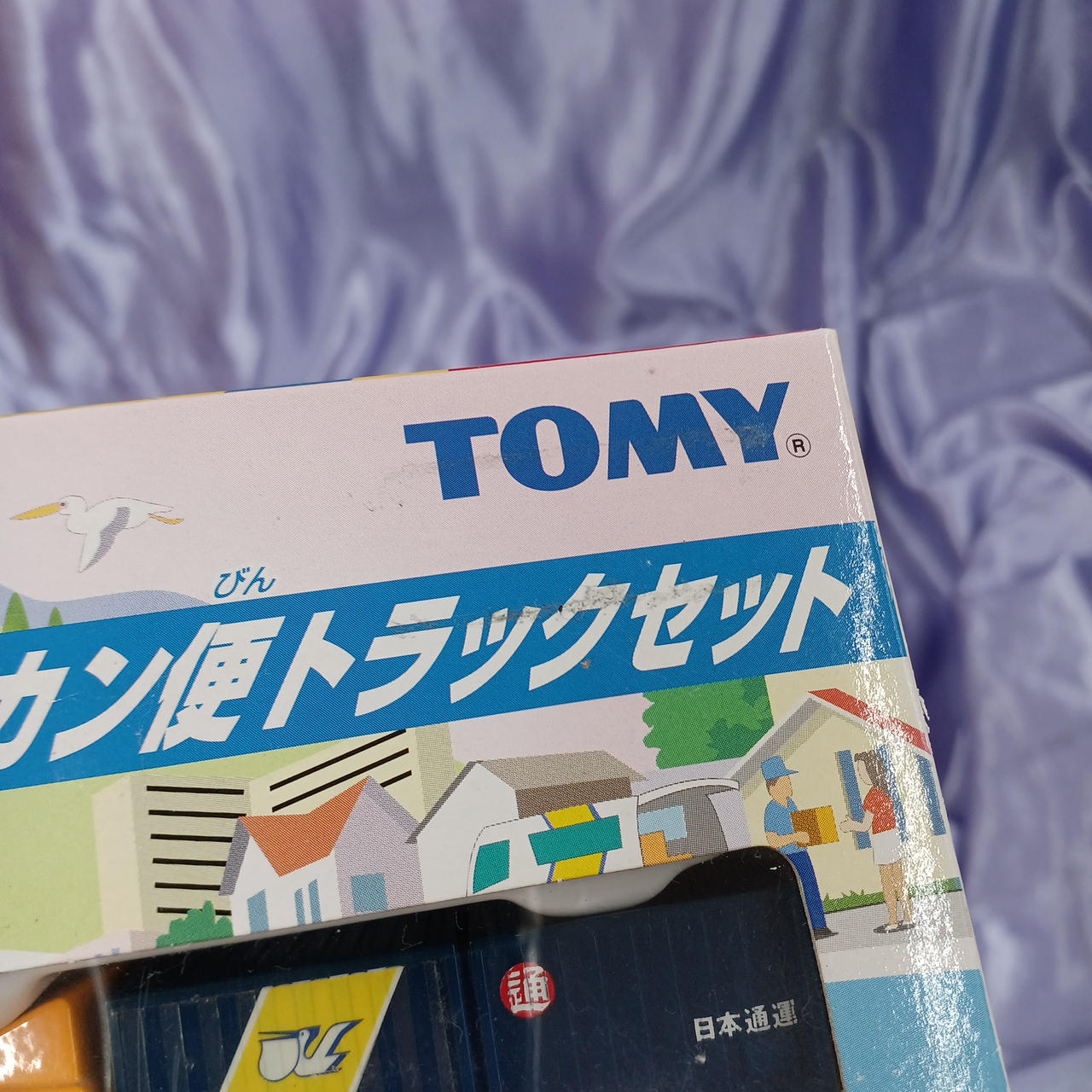 テープ跡・汚れあります。