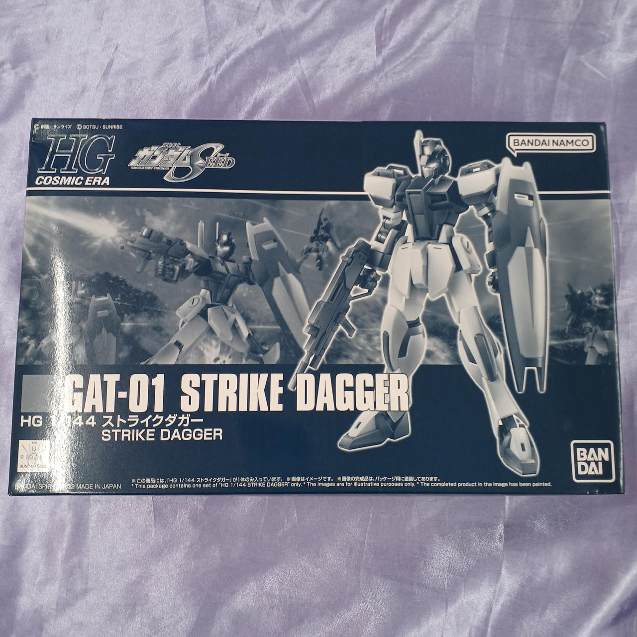 全体的に細かなスレキズ・汚れあります。